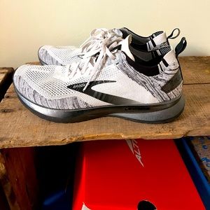 Brooks Levitate 4 Womens Running Shoes